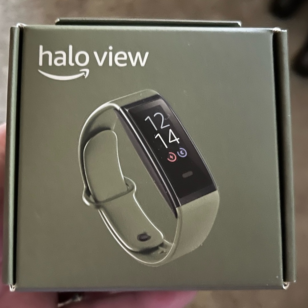 Halo View fitness tracker sage green